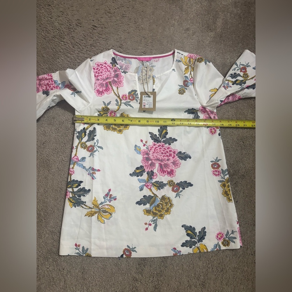Joules Womens Short Sleeve V-Neck
Floral Print in Pink and White Size 4 NWT - Picture 4 of 9